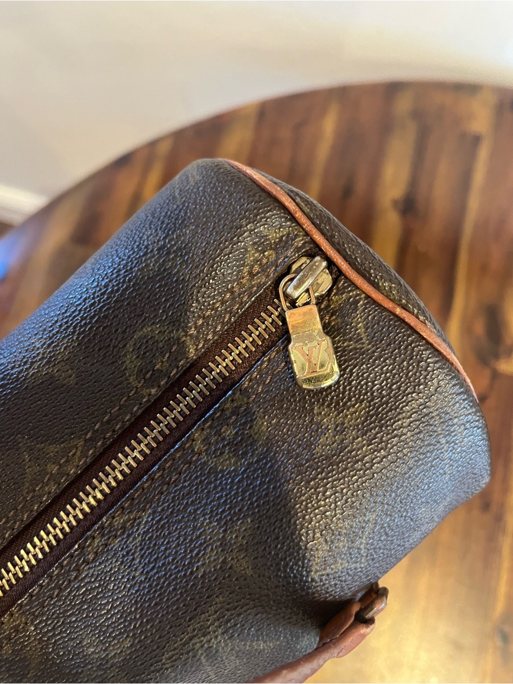 Authenticated Louis Vuitton Papillon 26 - Picture 7 of 8